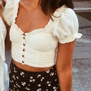 puffy shoulder crop top
